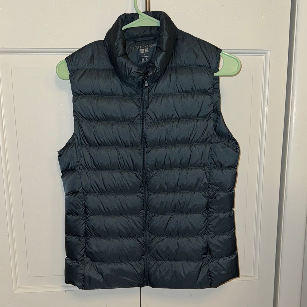Uniqlo Hunter Green Ultra Light Down Puffer Vest (Packable) Size S